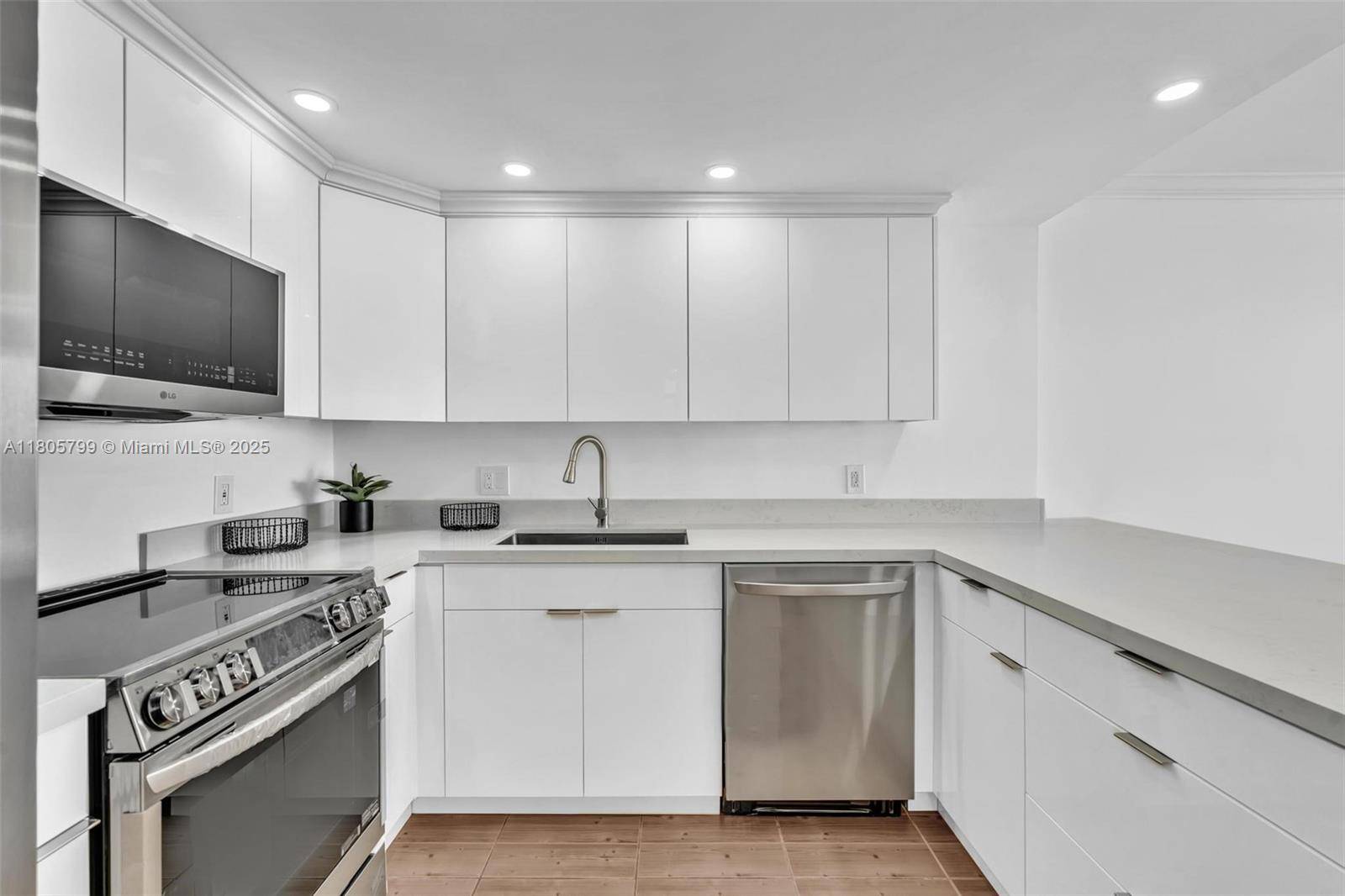 Aventura, FL 33160,2801 NE 183rd St #1703W