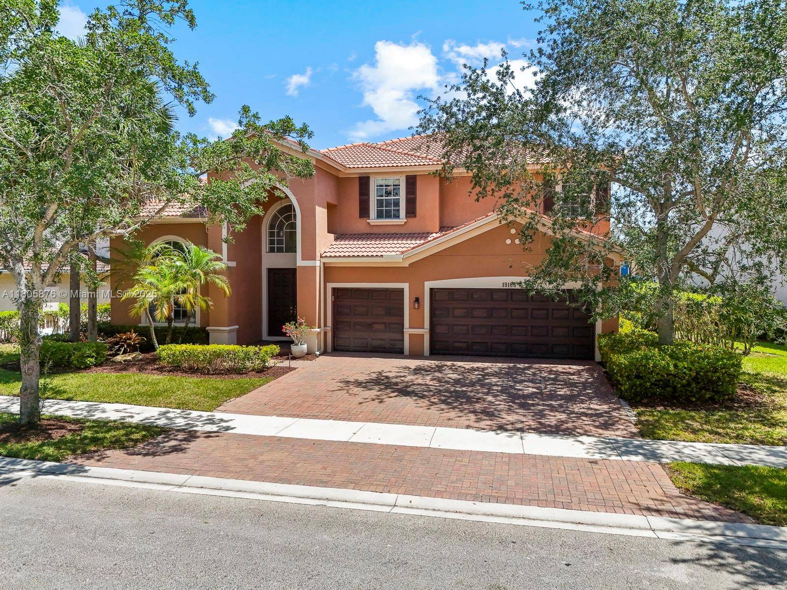 Weston, FL 33332,19165 N Gardenia Ave