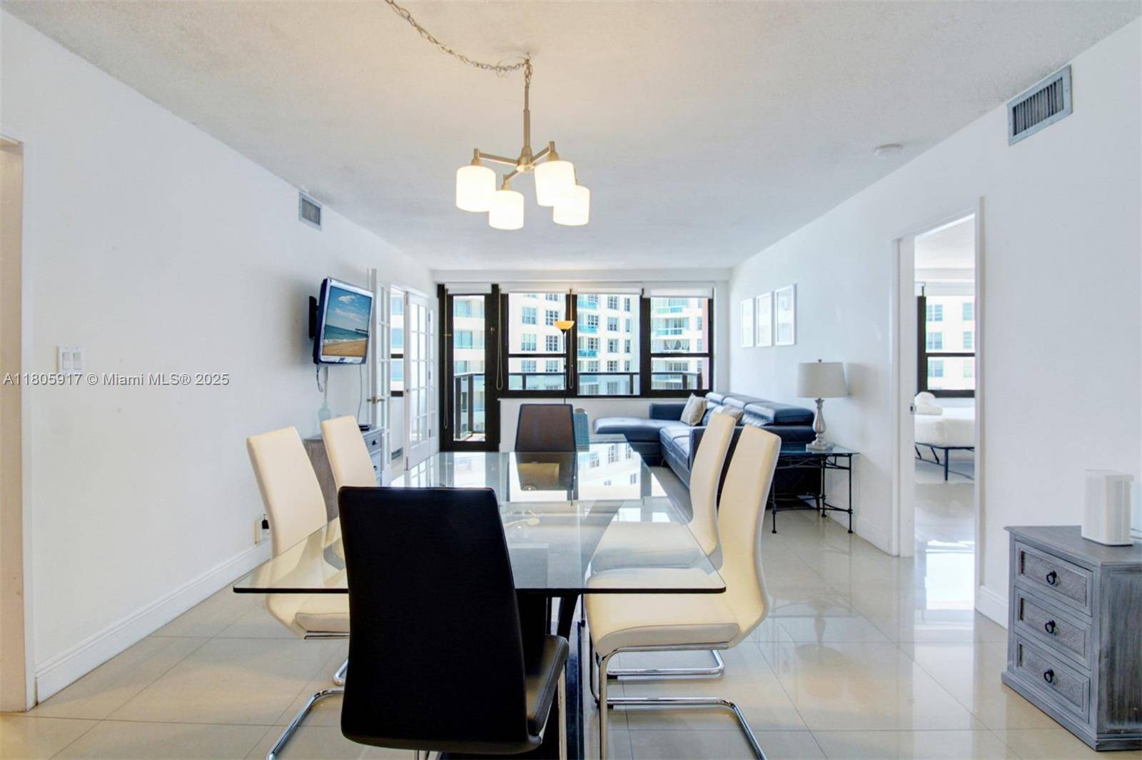 Miami Beach, FL 33140,5225 Collins Ave #1409