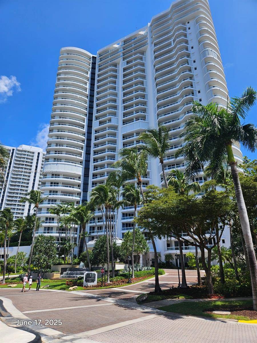 Aventura, FL 33180,21050 Point Pl #501