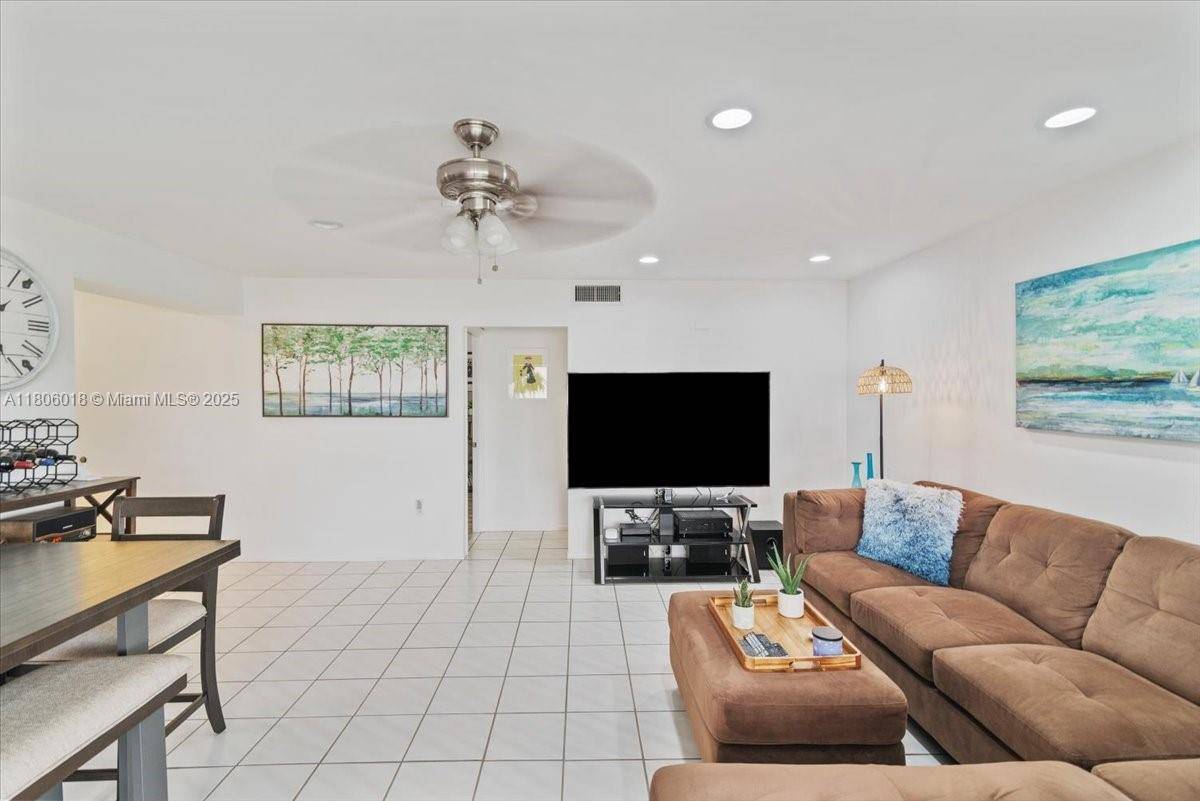 Royal Palm Beach, FL 33411,7 N Greenway Vlg N #205