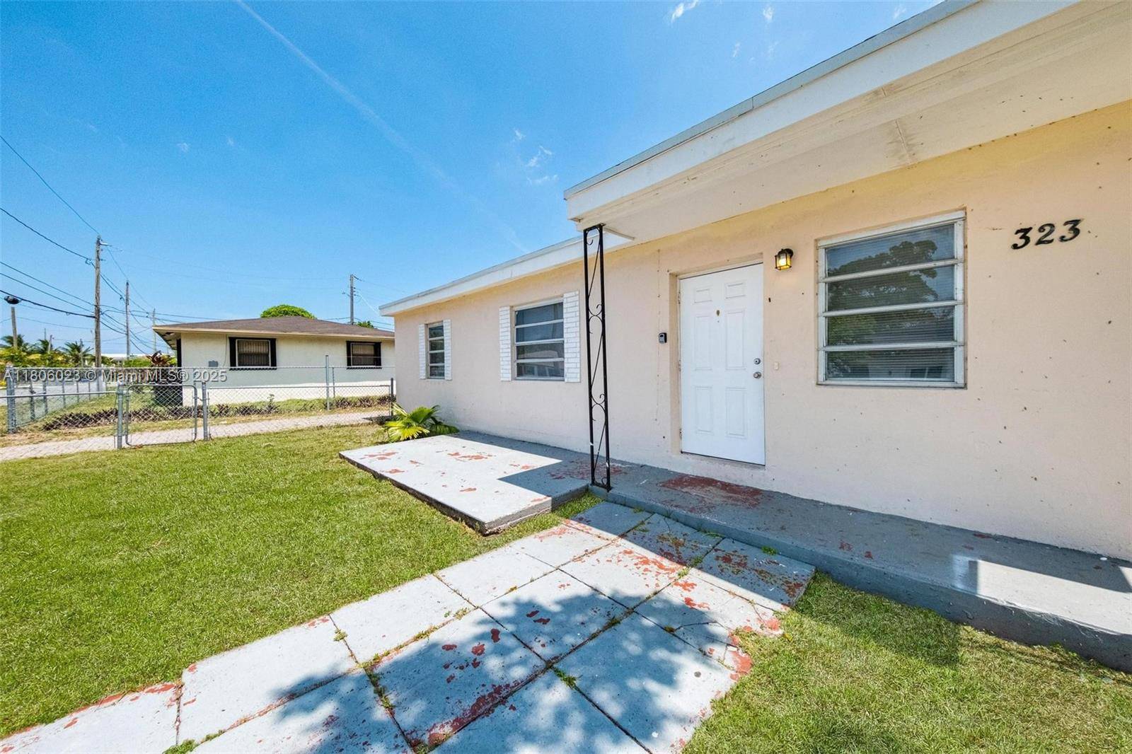 Hallandale Beach, FL 33009,323 NW 9th St