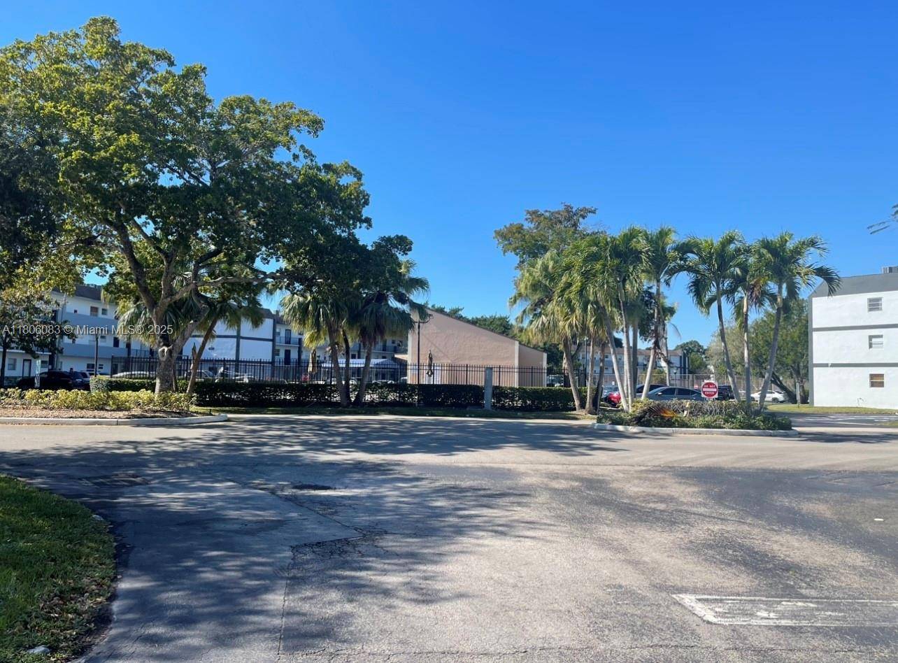 Tamarac, FL 33321,8301 Sands Point Blvd #S106