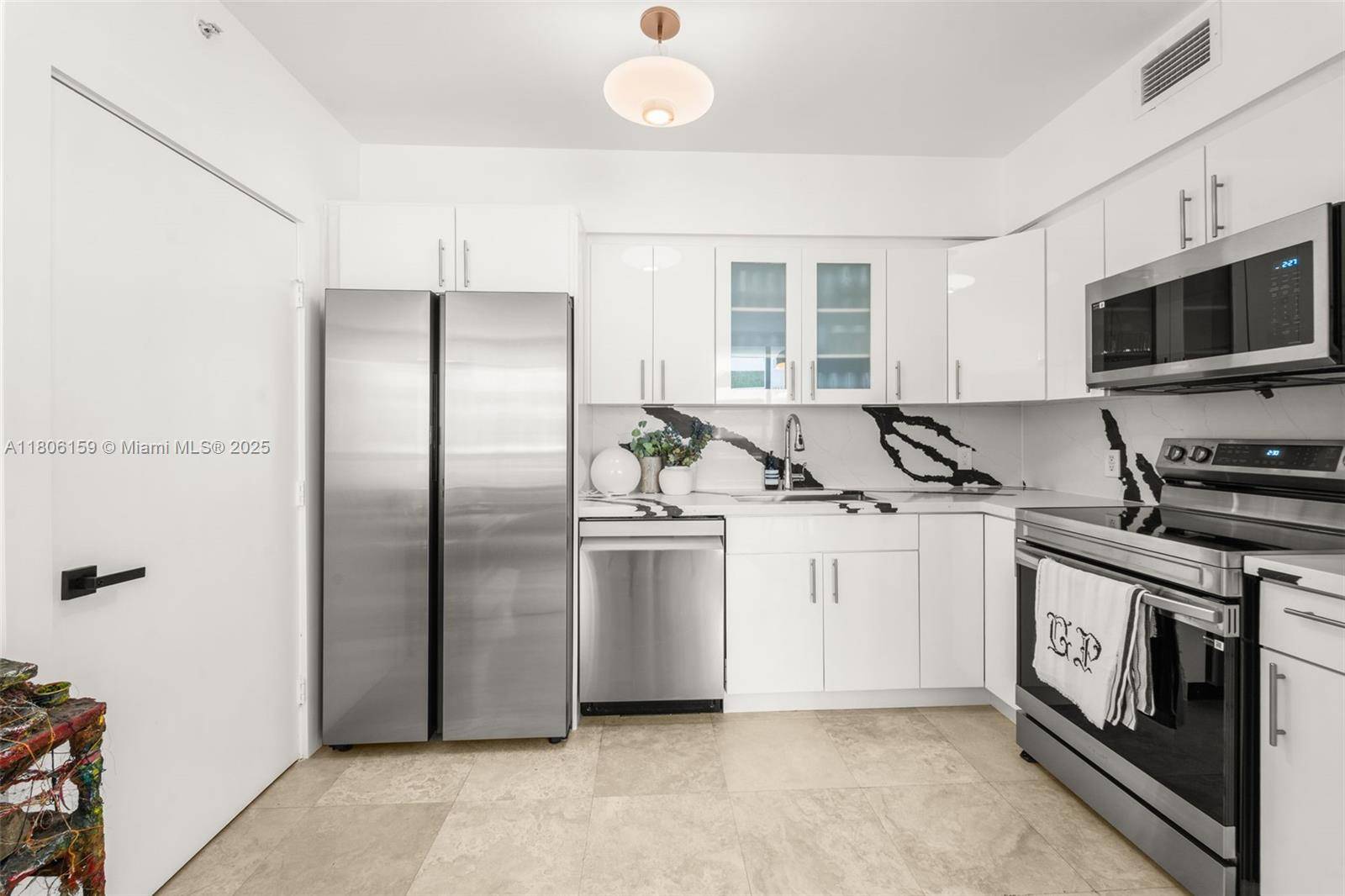 Miami Beach, FL 33139,1330 West Ave #810