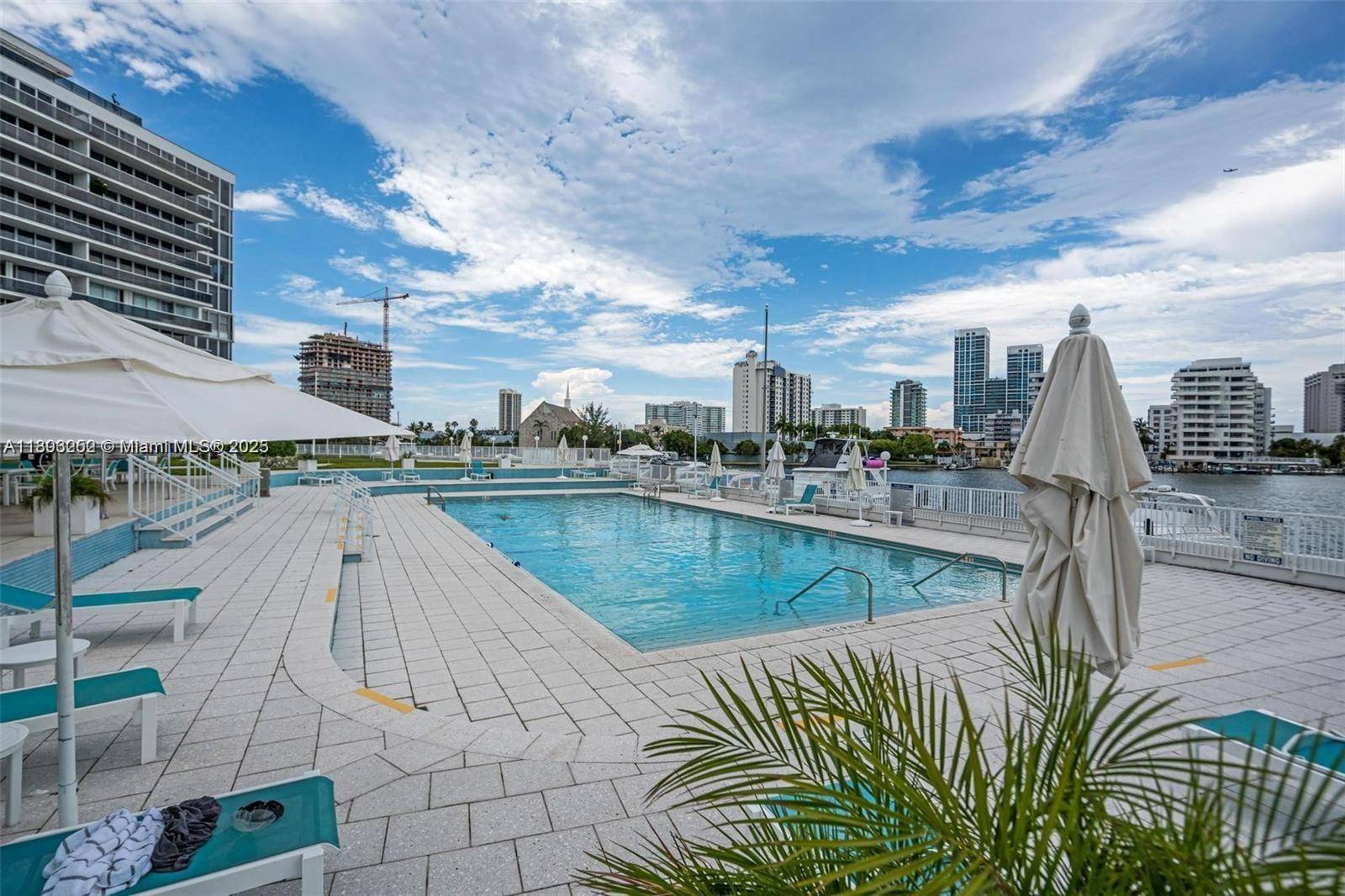 Miami Beach, FL 33141,900 Bay Dr #211