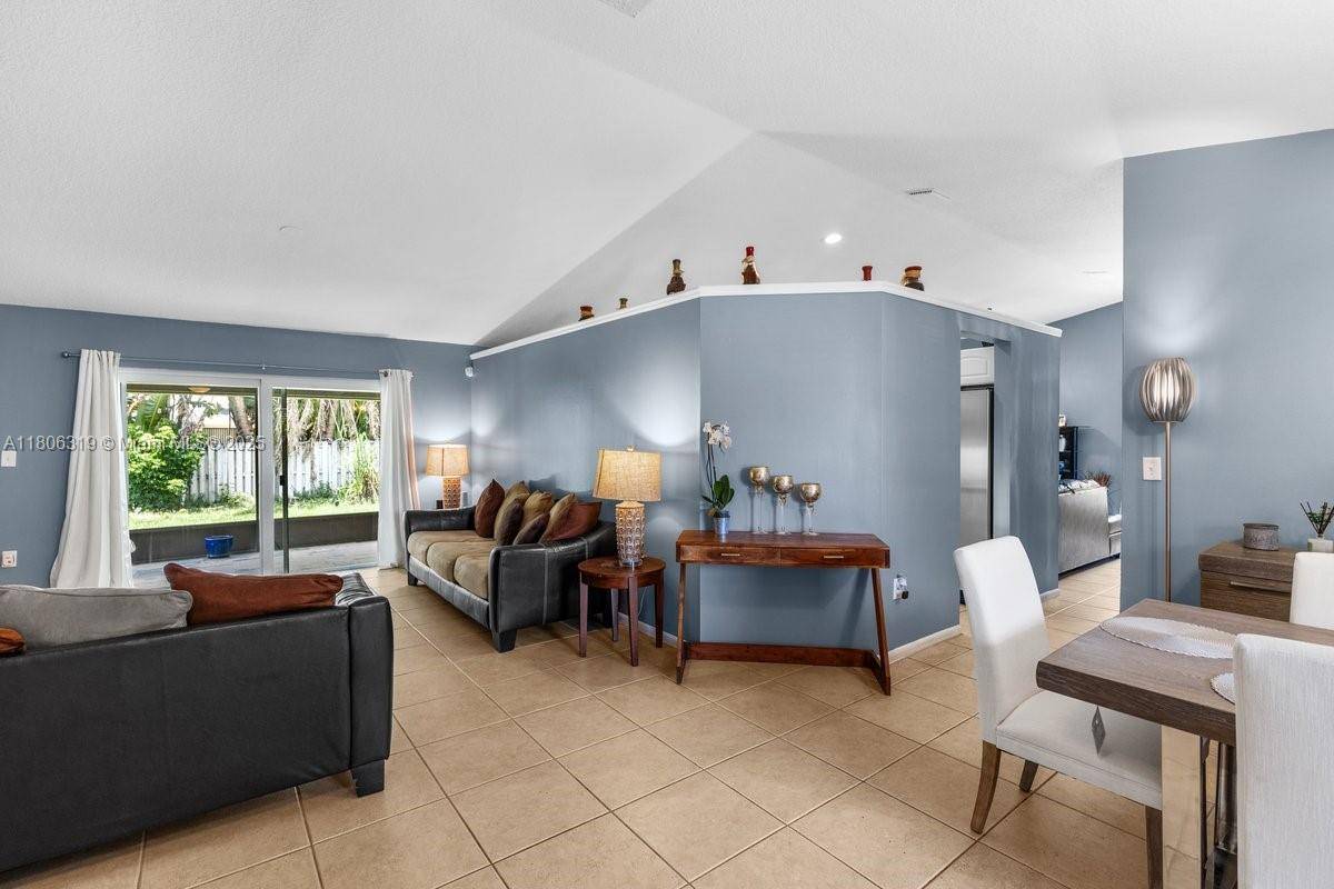 Davie, FL 33325,14641 Poplar Hill Ct