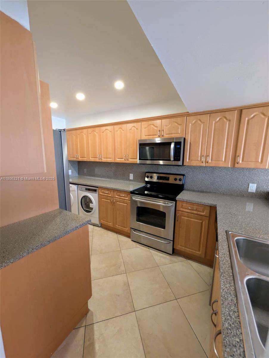 Pembroke Pines, FL 33026,1584 NW 113th Way