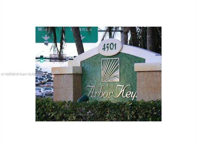 Tamarac, FL 33319,4425 Treehouse Ln #B