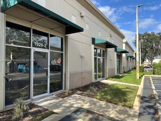 Weston, FL 33326,1920 N Commerce Pkwy