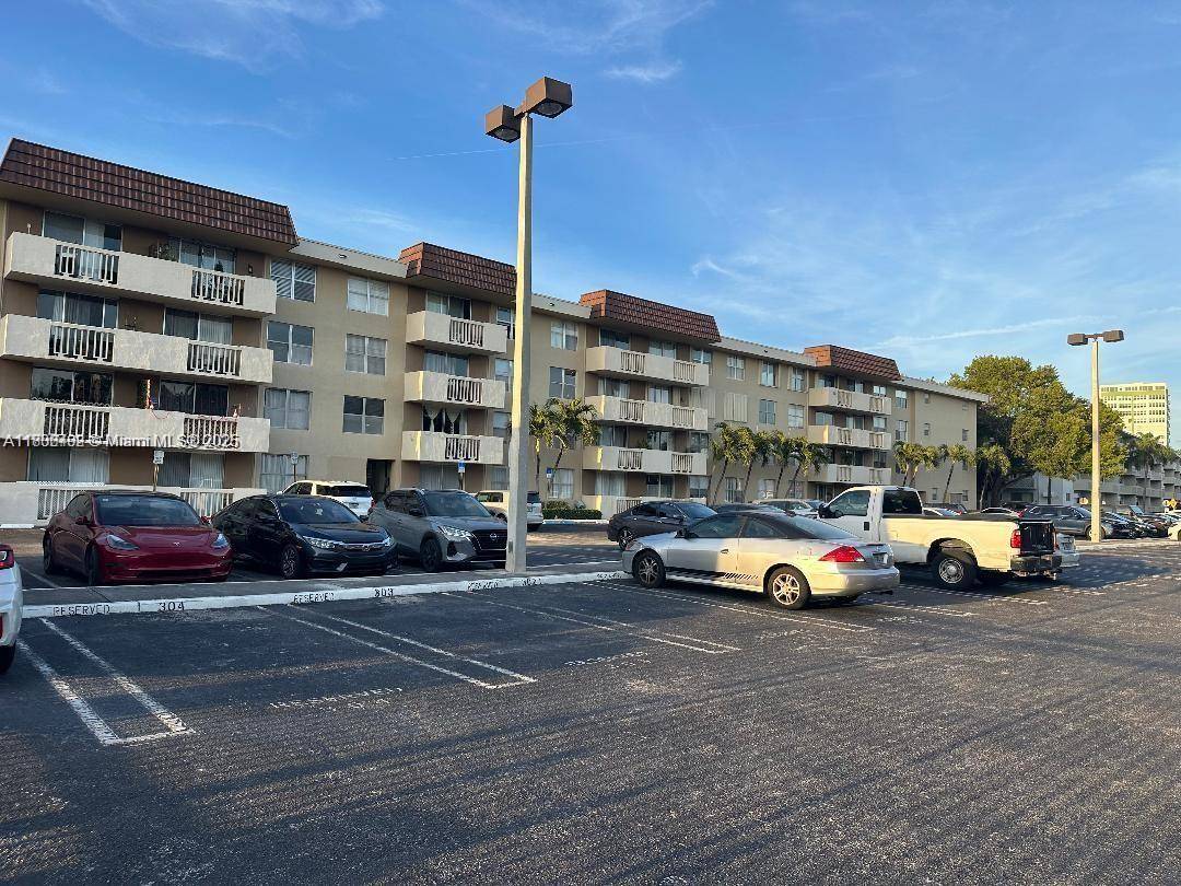 North Miami, FL 33181,1800 Sans Souci Blvd #115