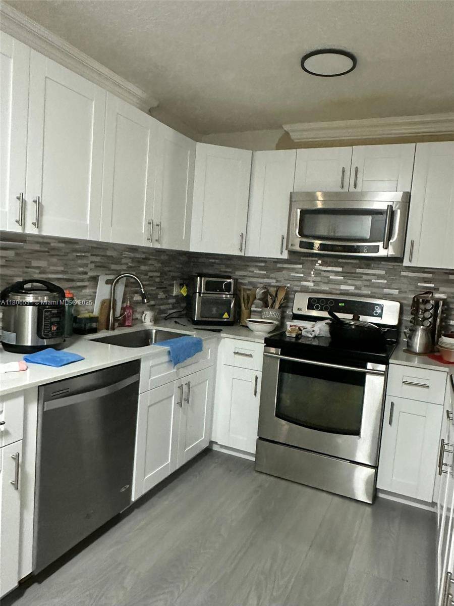 Dania Beach, FL 33314,4361 SW 49th Ct