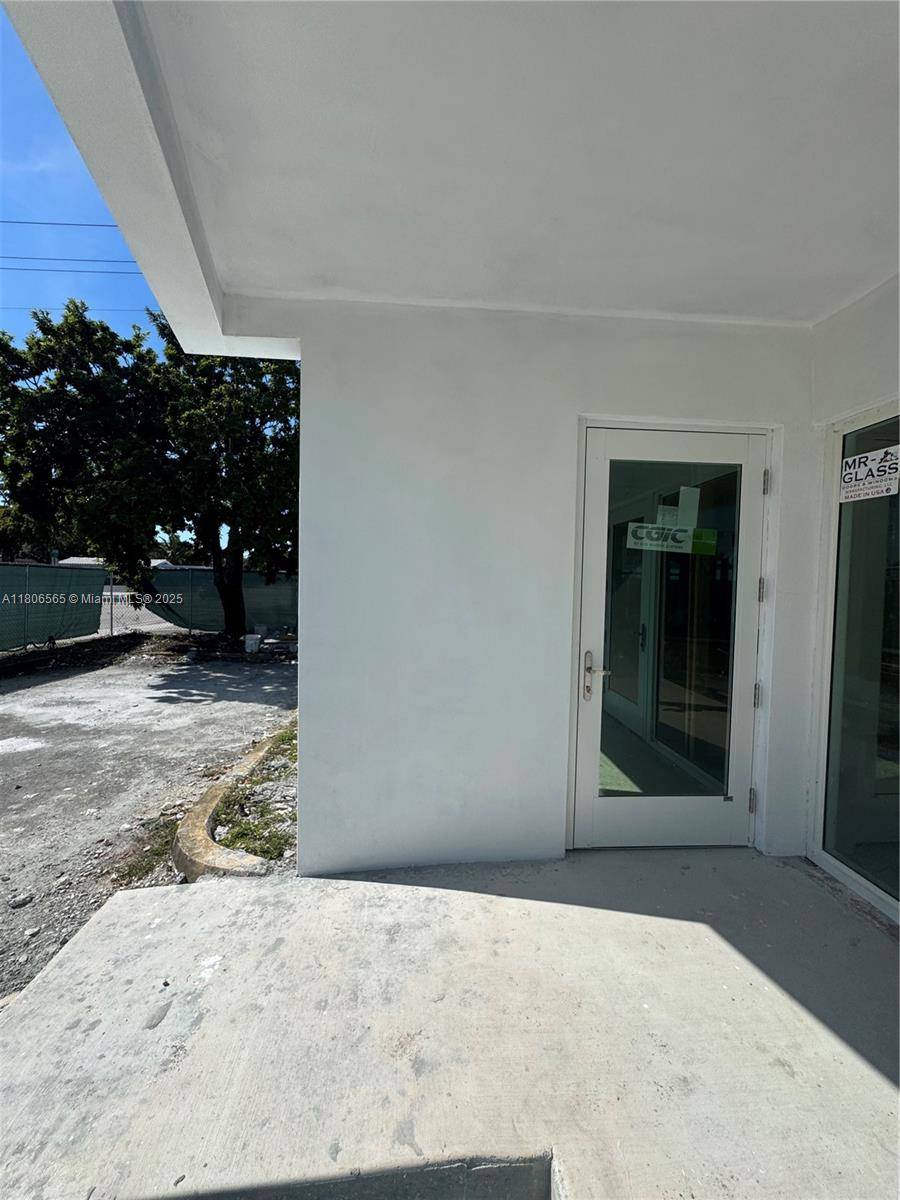Hollywood, FL 33024,7061 Taft St