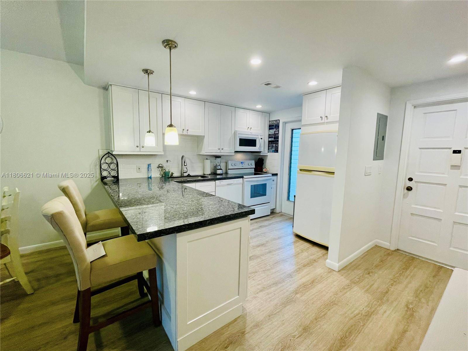 Hollywood, FL 33021,1000 Hillcrest CT. #111