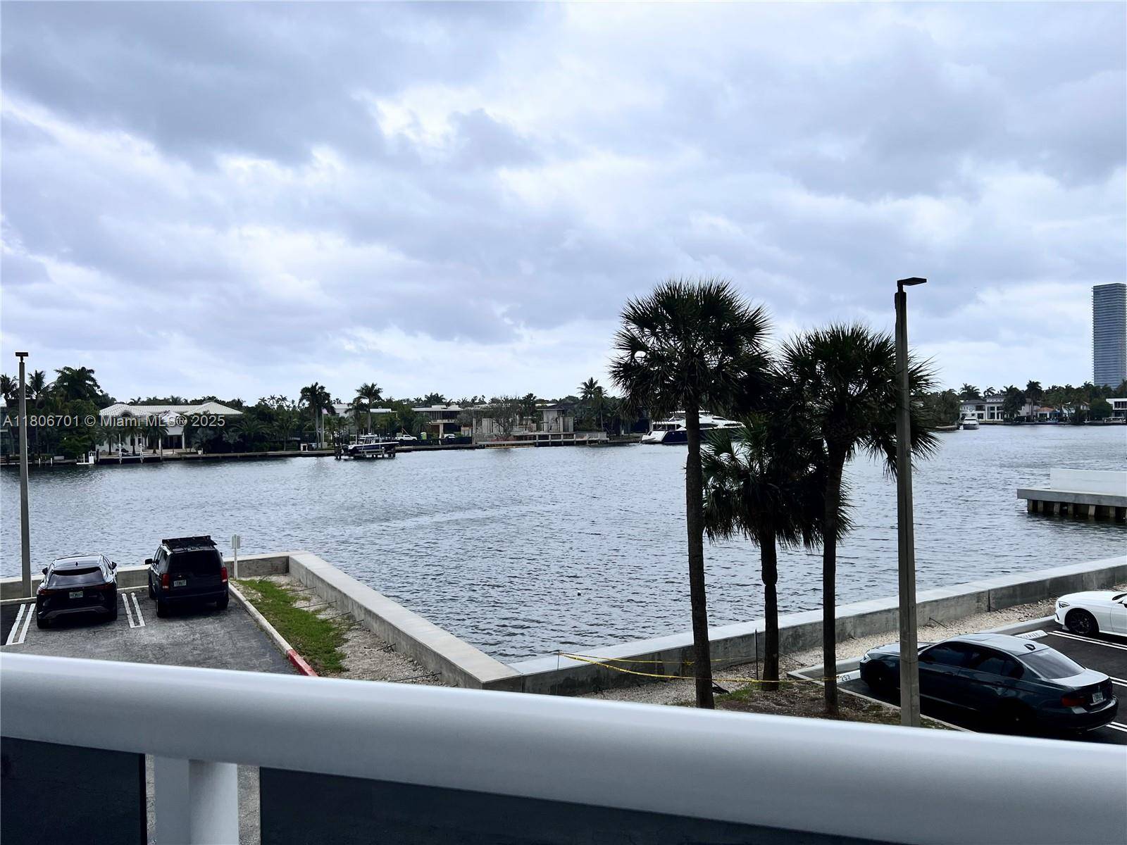 Aventura, FL 33180,20515 E Country Club Dr #245