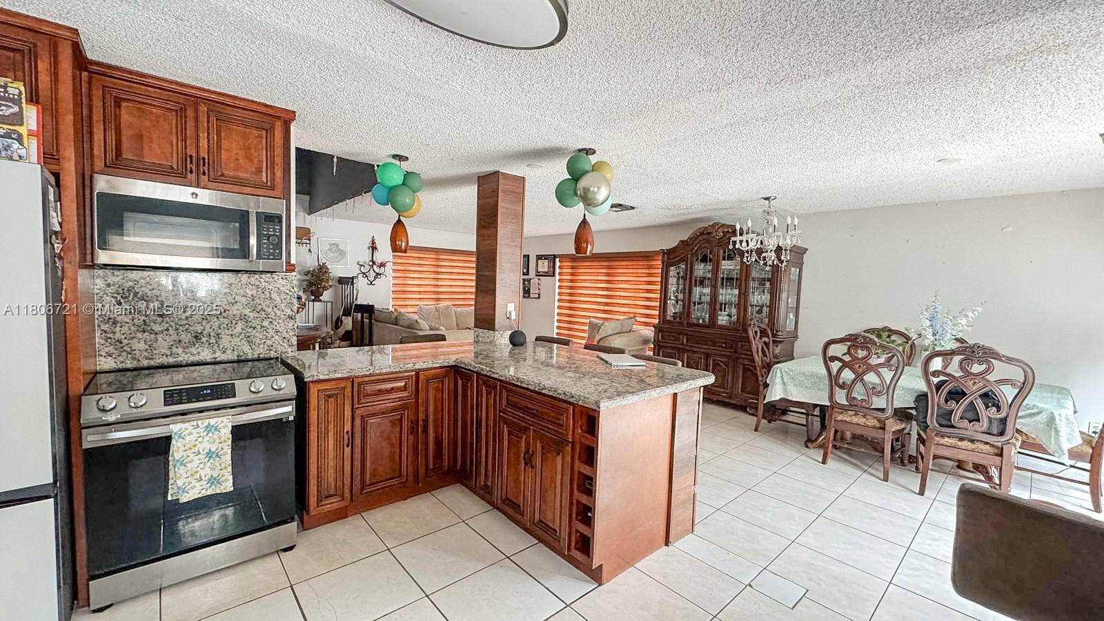 Pembroke Pines, FL 33025,9731 SW 13th St