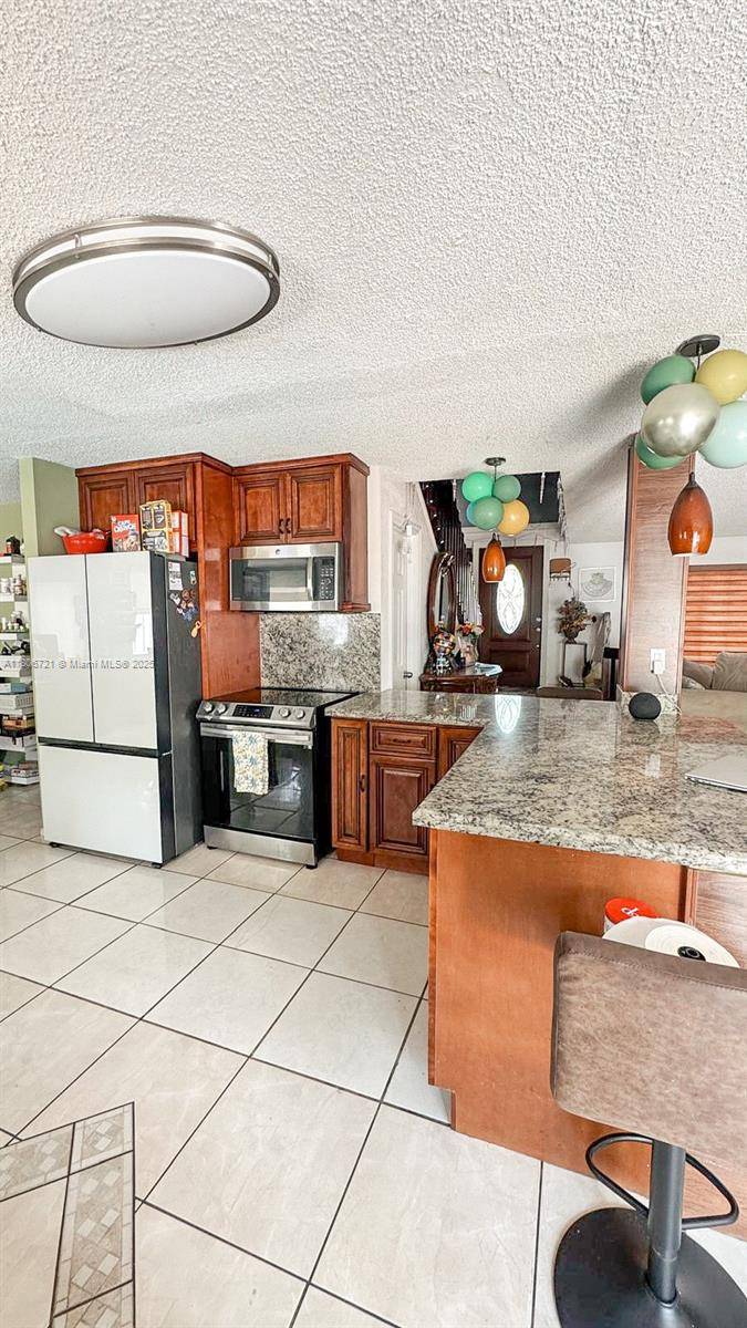 Pembroke Pines, FL 33025,9731 SW 13th St