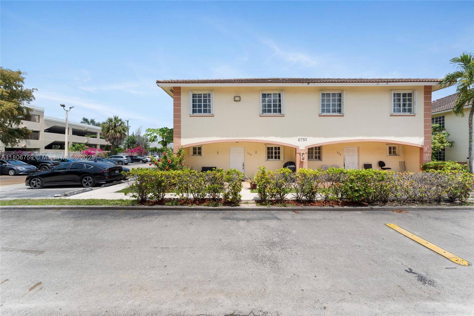Hialeah, FL 33015,6755 NW 182nd St #104