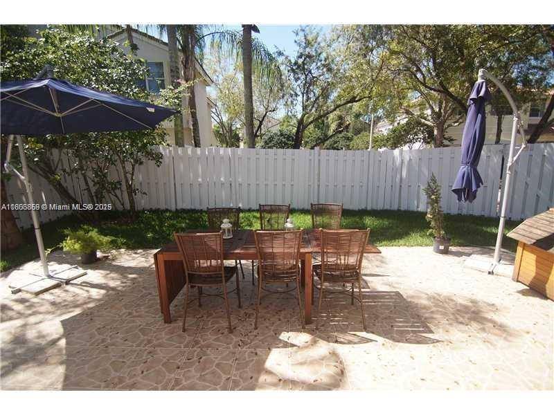 Weston, FL 33326,882 Garnet Cir #882