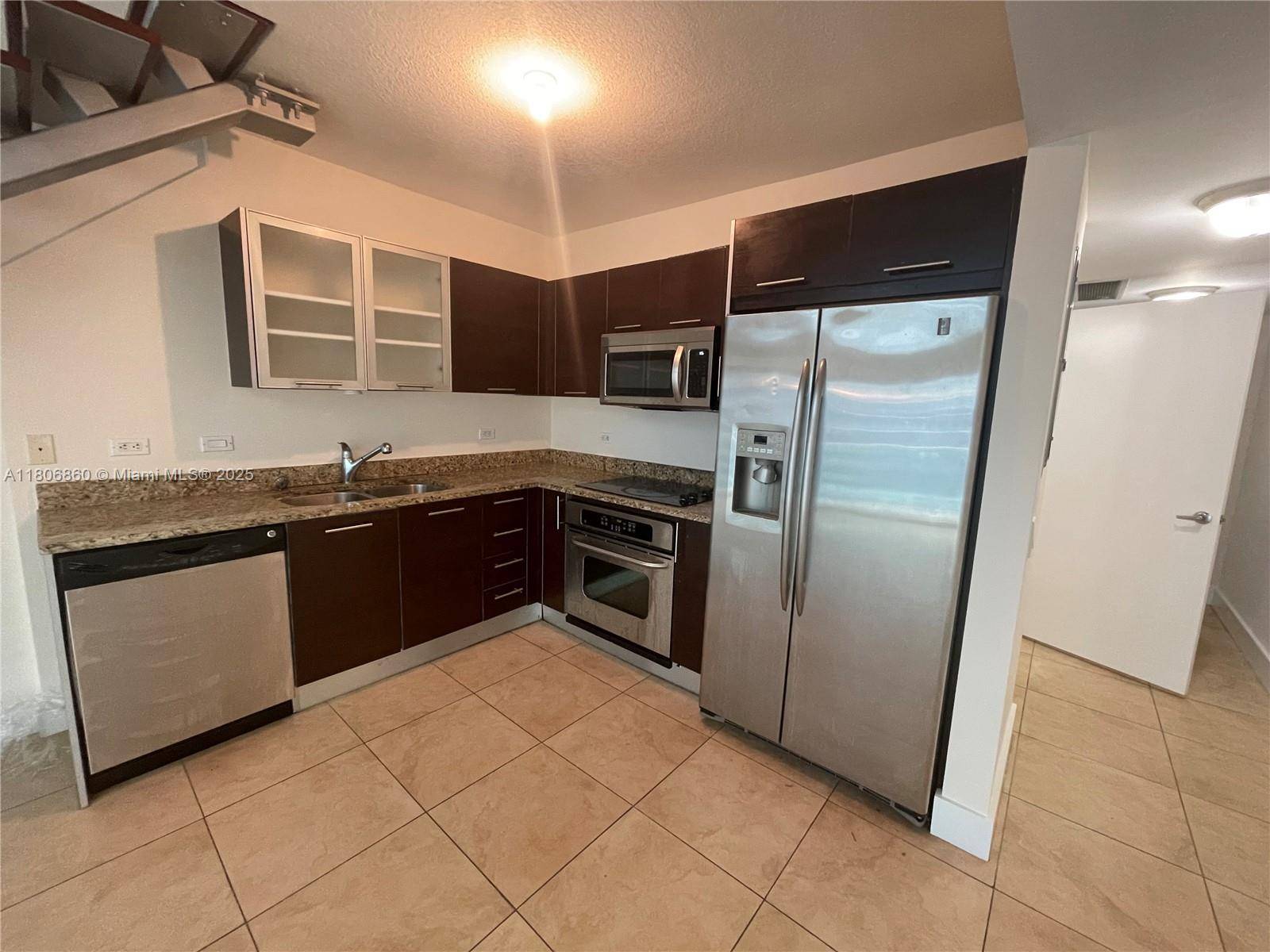 Miami, FL 33131,41 SE 5th St #914
