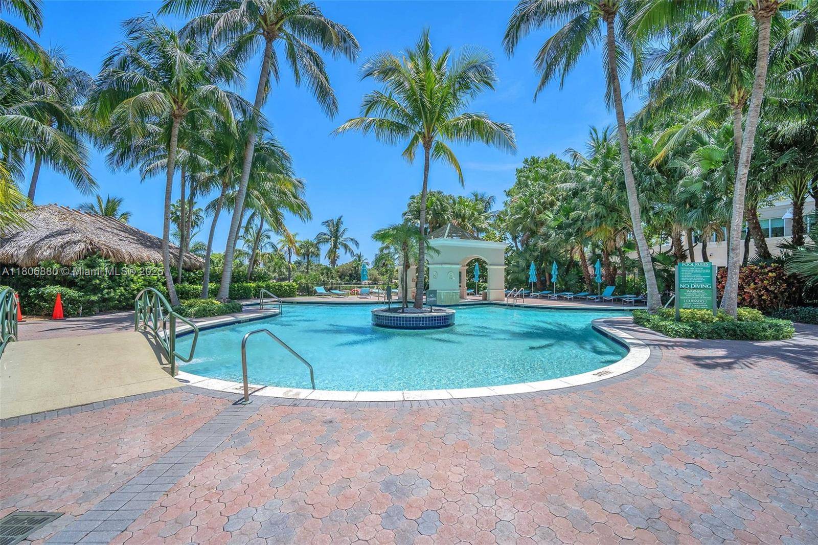 Aventura, FL 33180,19501 W Country Club Dr #607