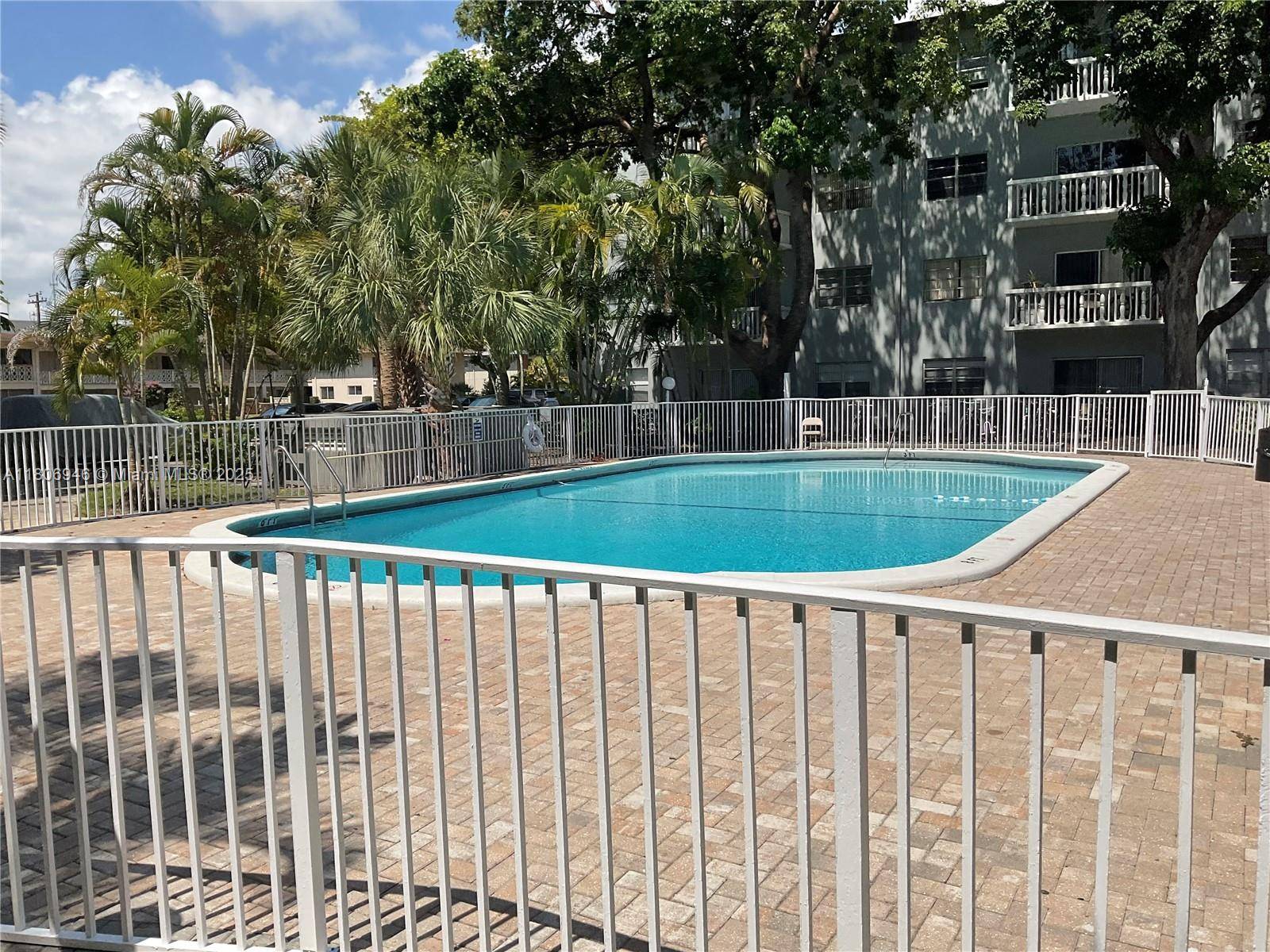 Hollywood, FL 33021,3501 Jackson St #305