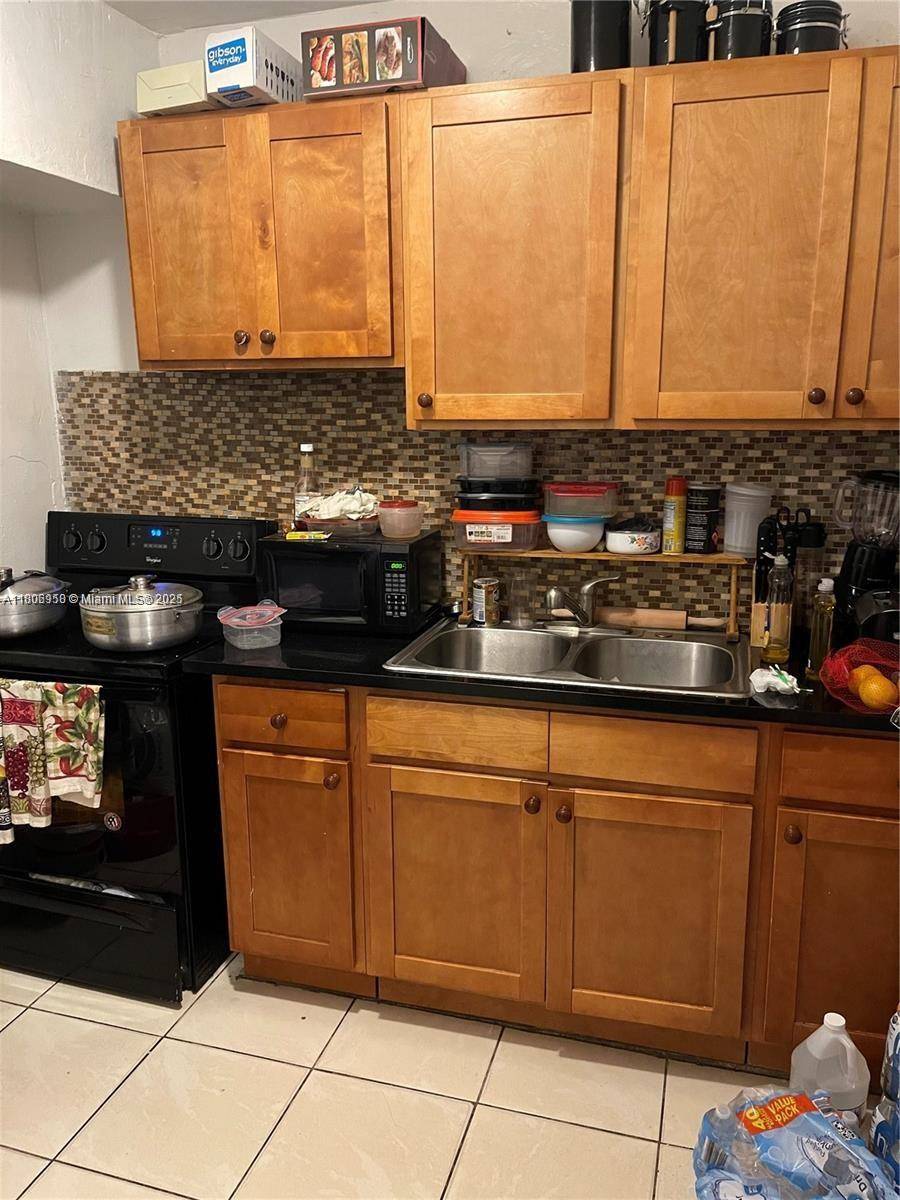 North Miami, FL 33161,640 NE 141st St #A