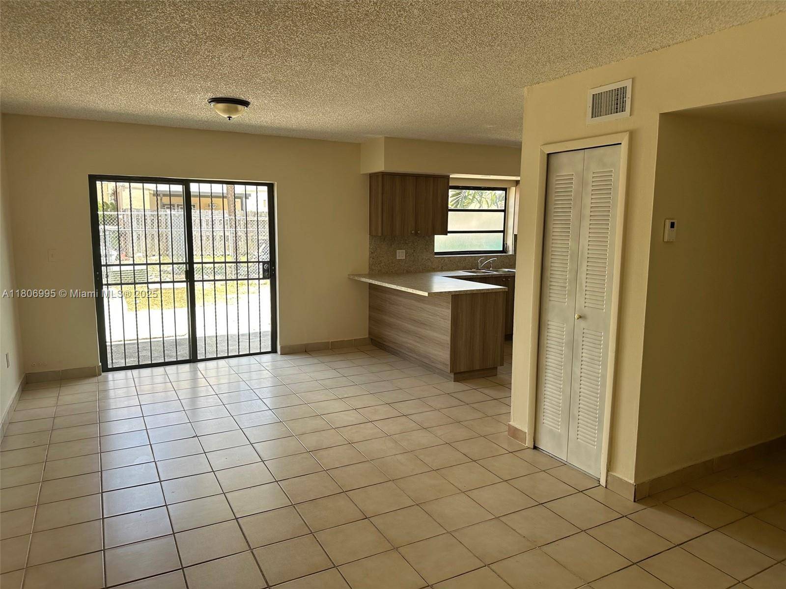 Hialeah, FL 33012,1135 W 37 Street #1135