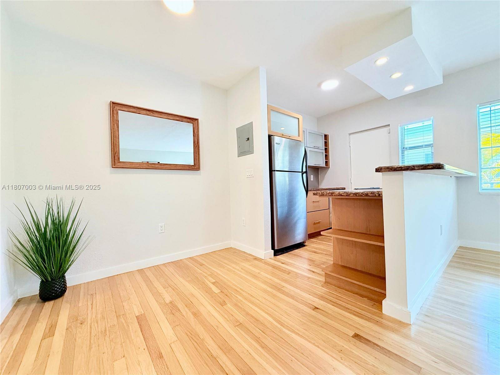 Miami Beach, FL 33139,1220 Alton Rd #202