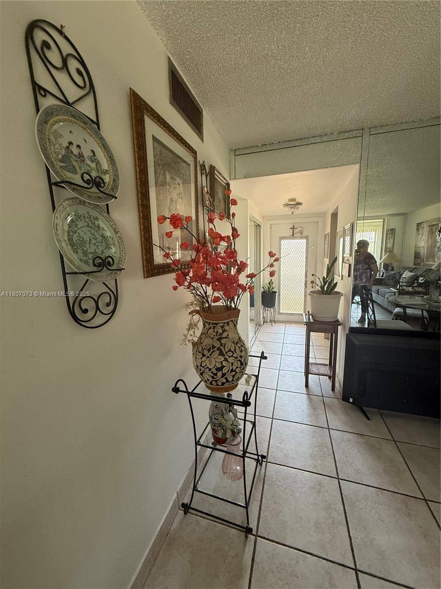 Sunrise, FL 33322,8021 N Sunrise Lakes Dr #206
