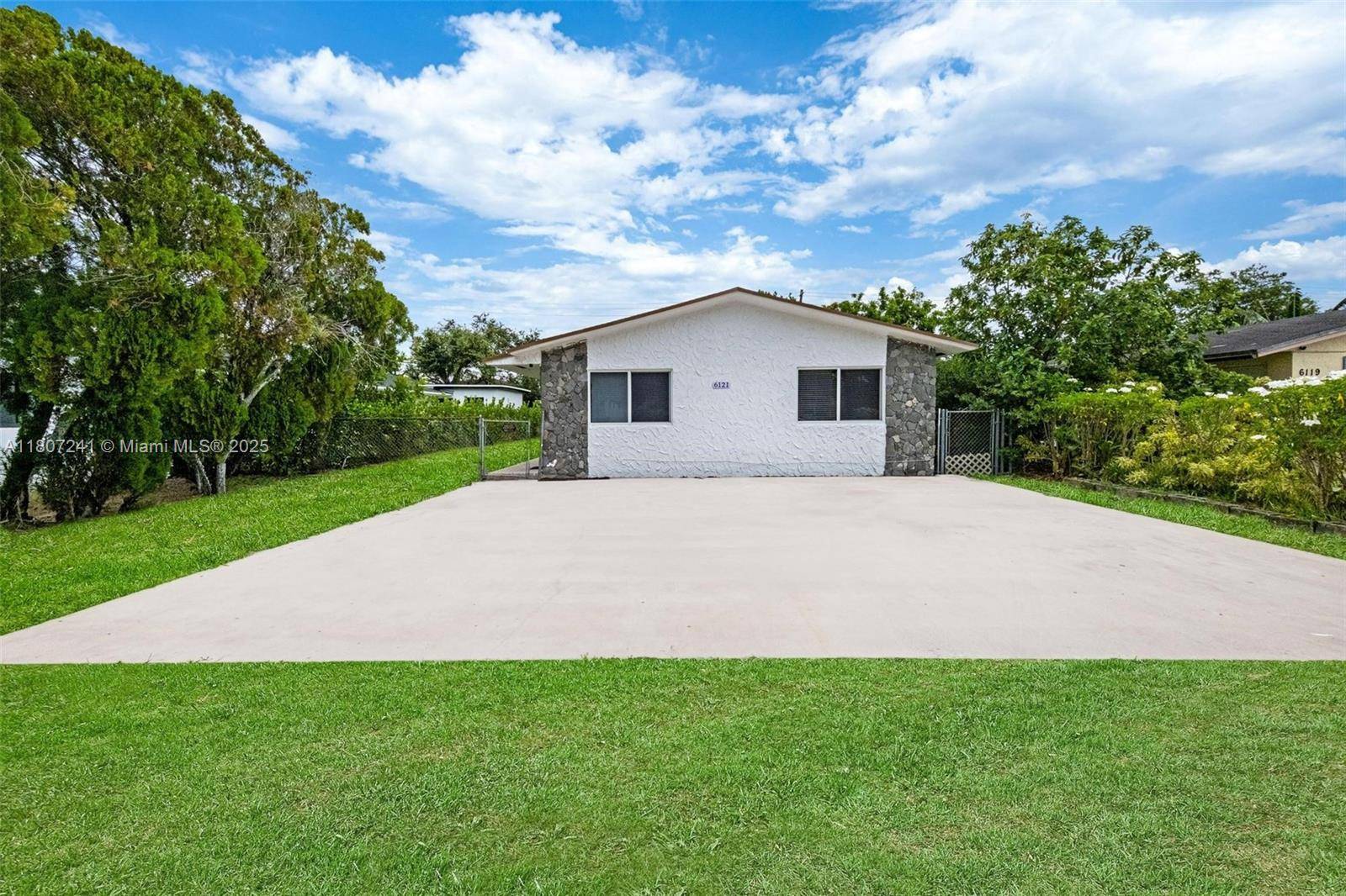 Miramar, FL 33023,6121 SW 40th Ct