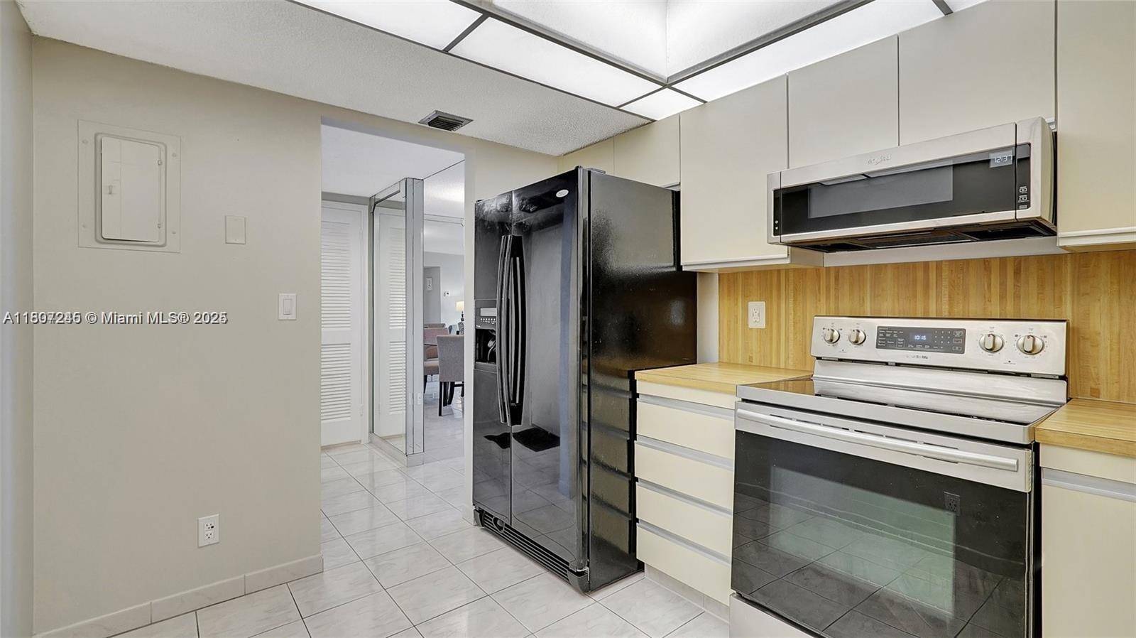Hallandale Beach, FL 33009,2500 Parkview Dr #1520