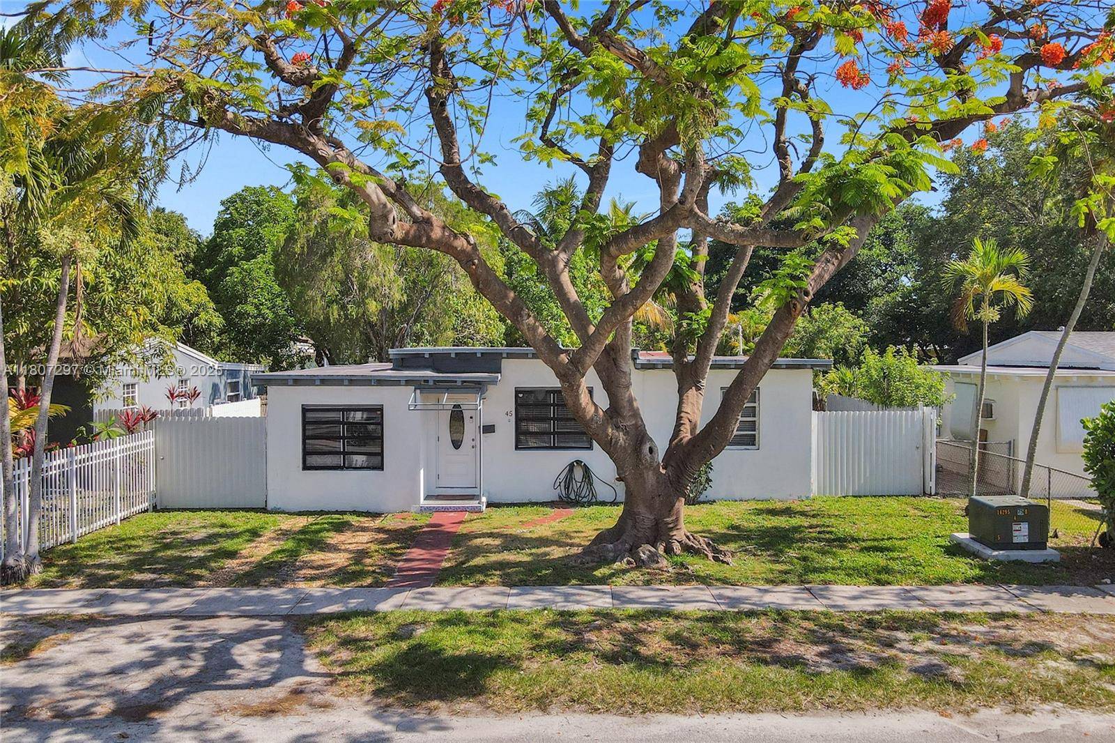 North Miami, FL 33168,45 NW 127th St