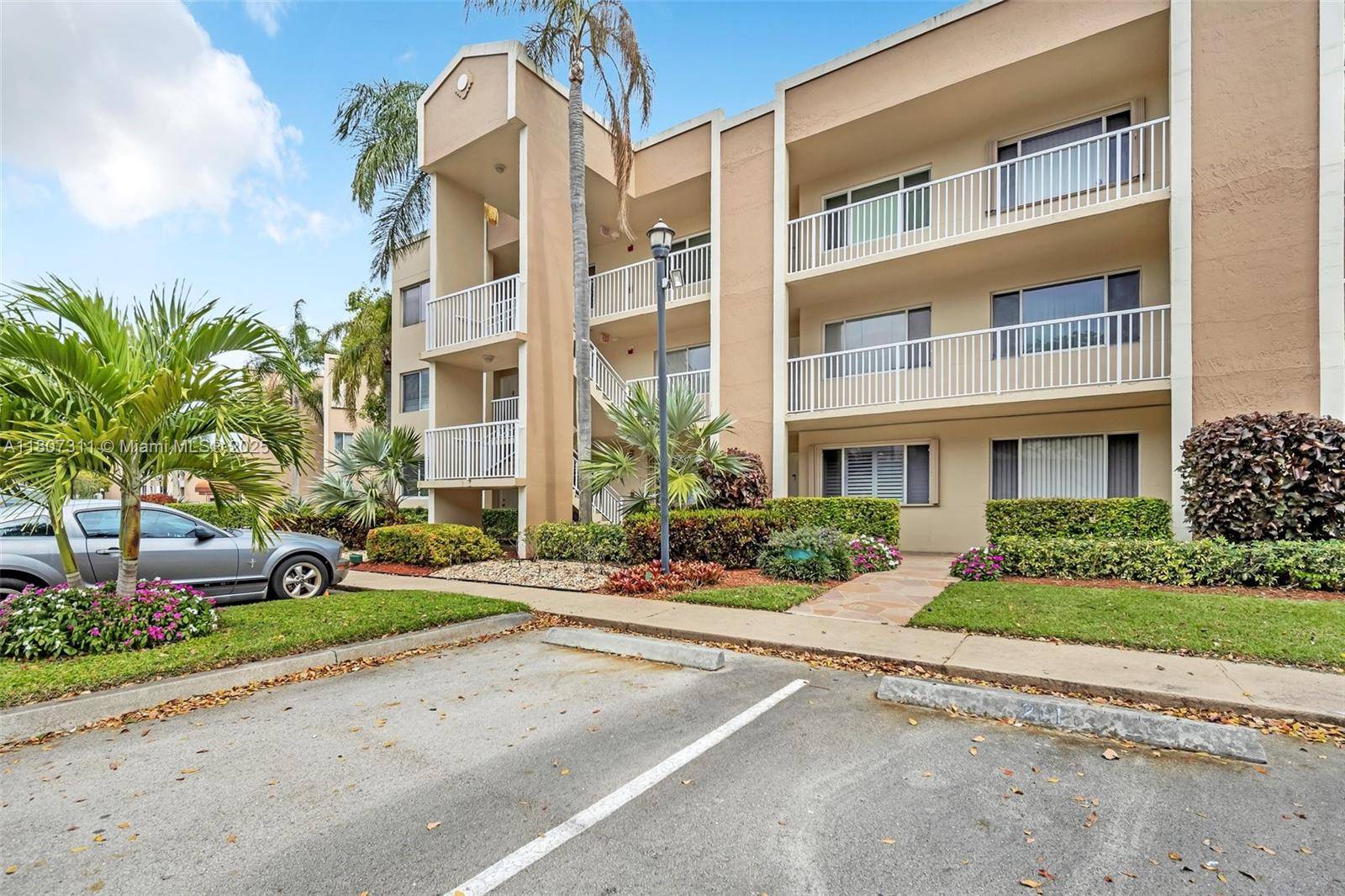 Tamarac, FL 33321,7418 N Devon Dr #202