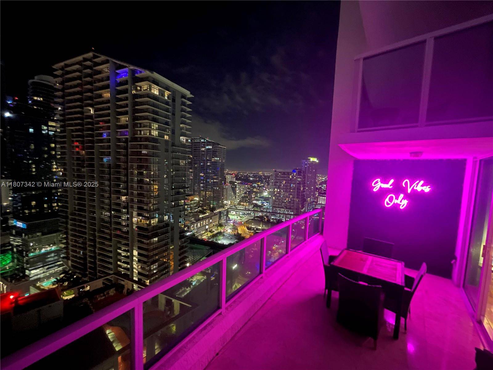 Miami, FL 33131,41 SE 5th St #2008