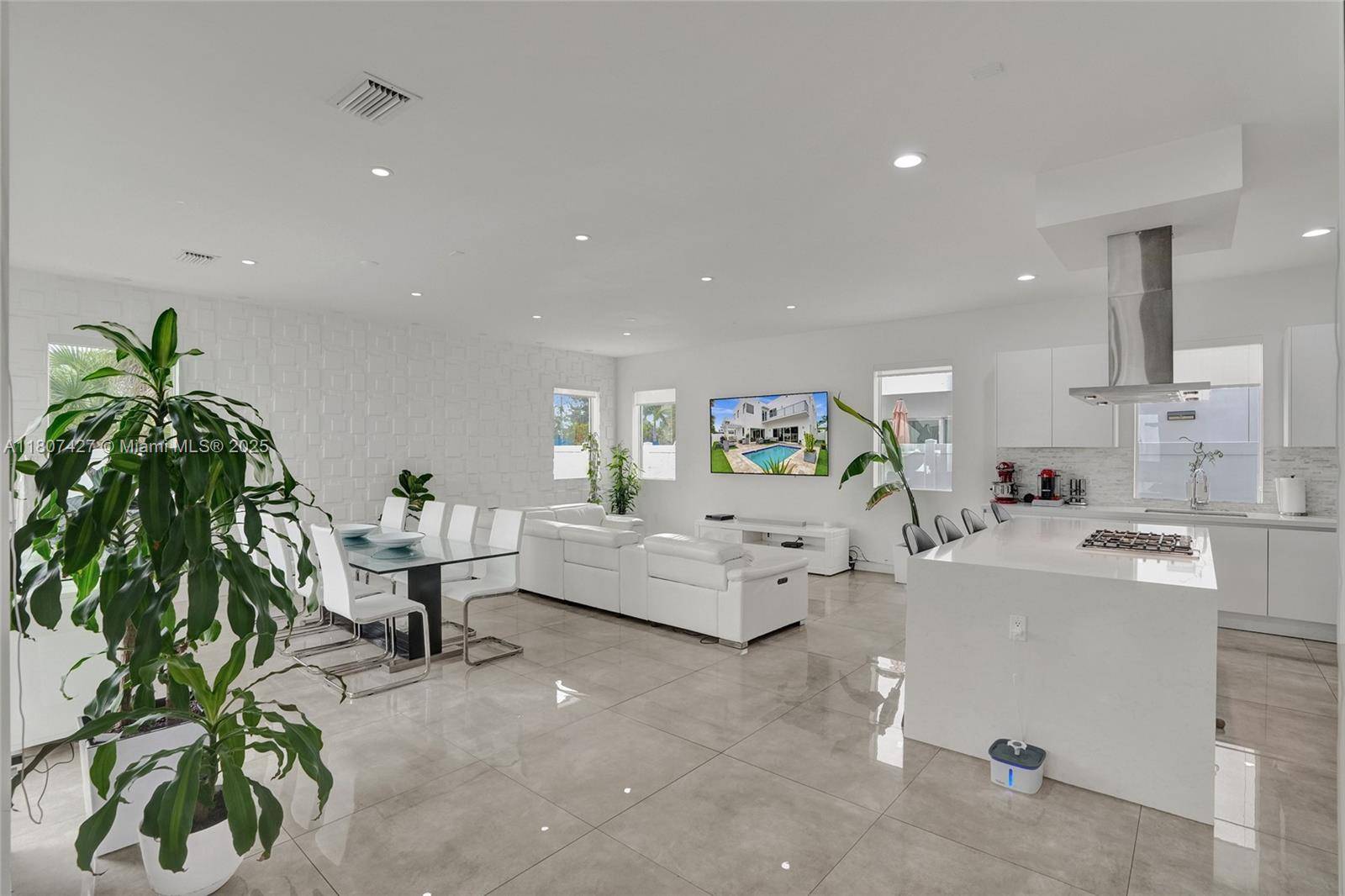 Doral, FL 33178,9995 NW 75th St