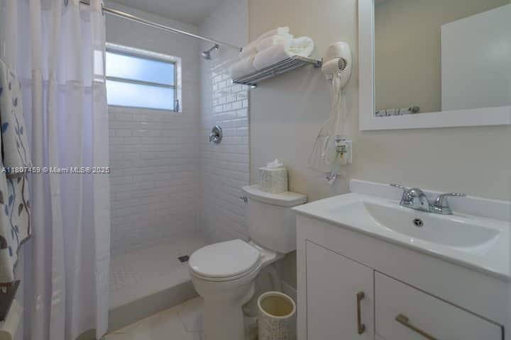 Miami, FL 33133,3262 SW 28th St #1