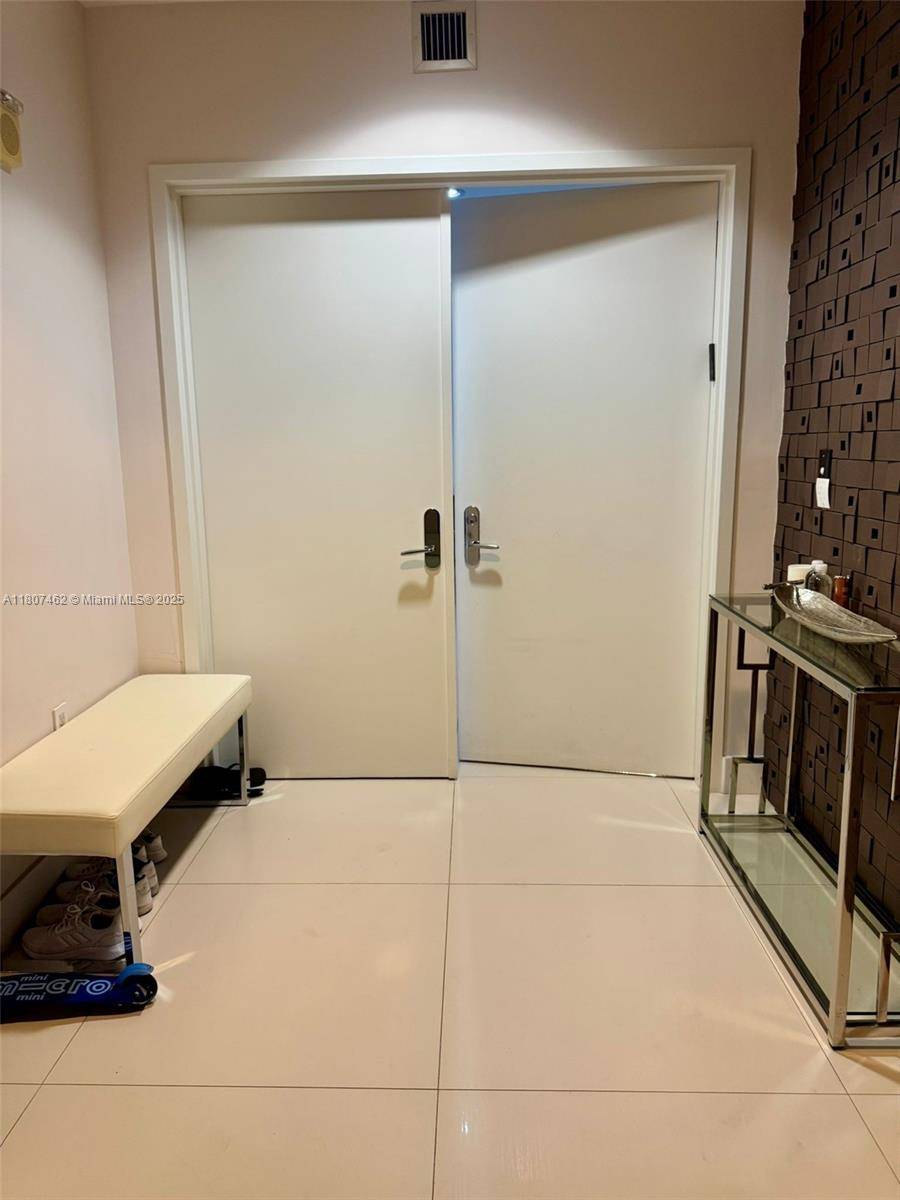 Sunny Isles Beach, FL 33160,17121 Collins Ave #2704
