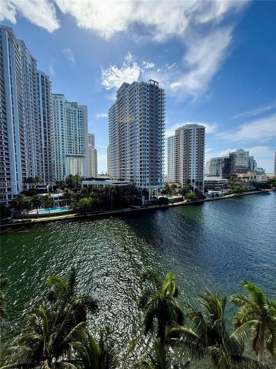 Miami, FL 33131,495 Brickell Ave #BAY806