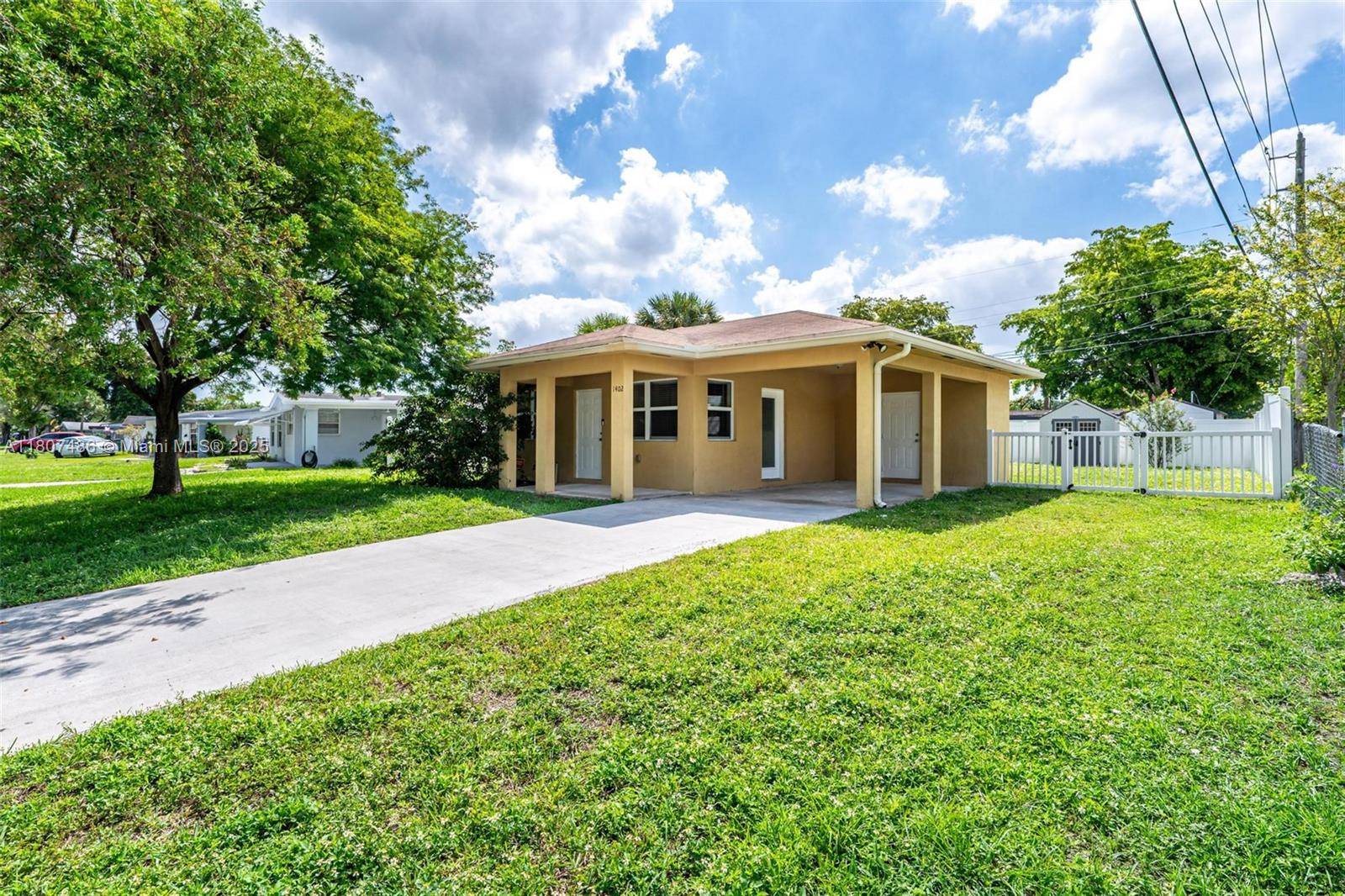 Margate, FL 33063,1402 E River Dr