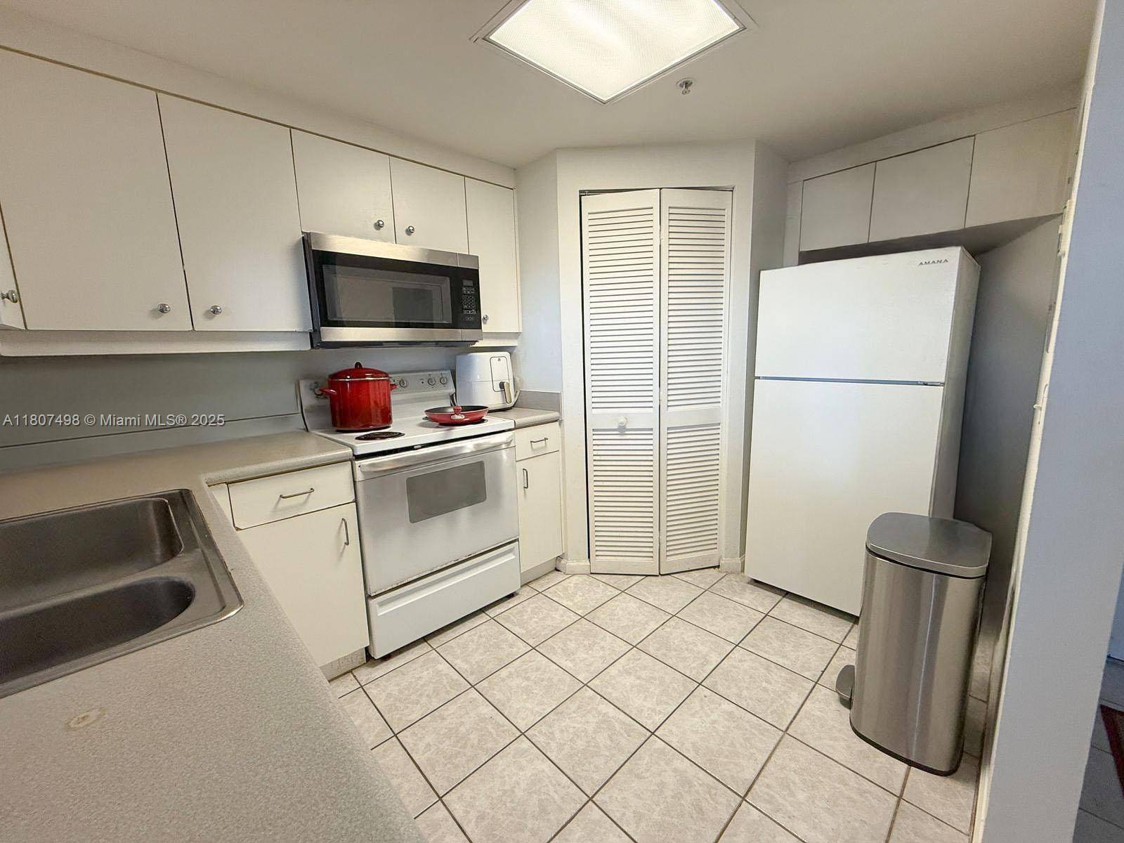 Miami, FL 33131,701 Brickell Key Blvd #1601