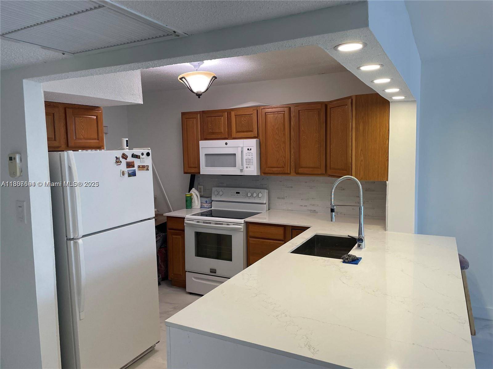 Davie, FL 33324,9420 Poinciana Pl #314