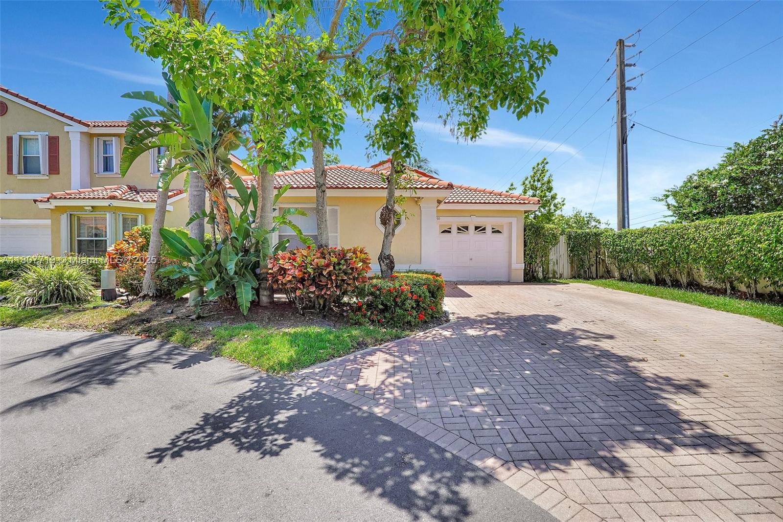 Hollywood, FL 33019,1150 Queen Palm Ct