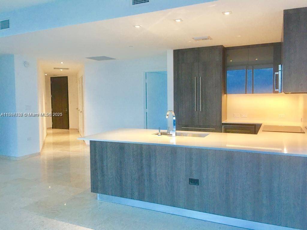 Miami, FL 33130,88 SW 7th St #3402