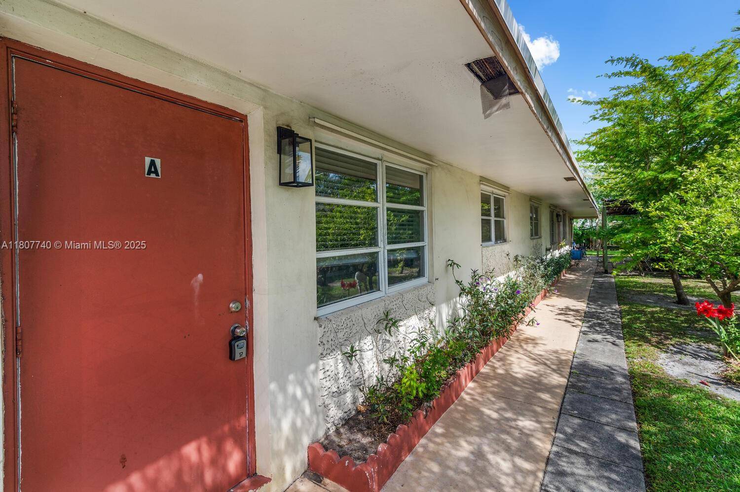 Hollywood, FL 33021,5833 Taylor St #1