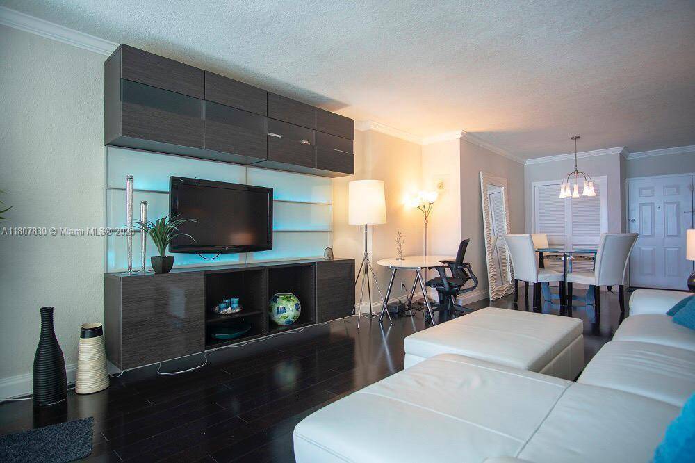 Hollywood, FL 33019,2501 S Ocean Dr #520