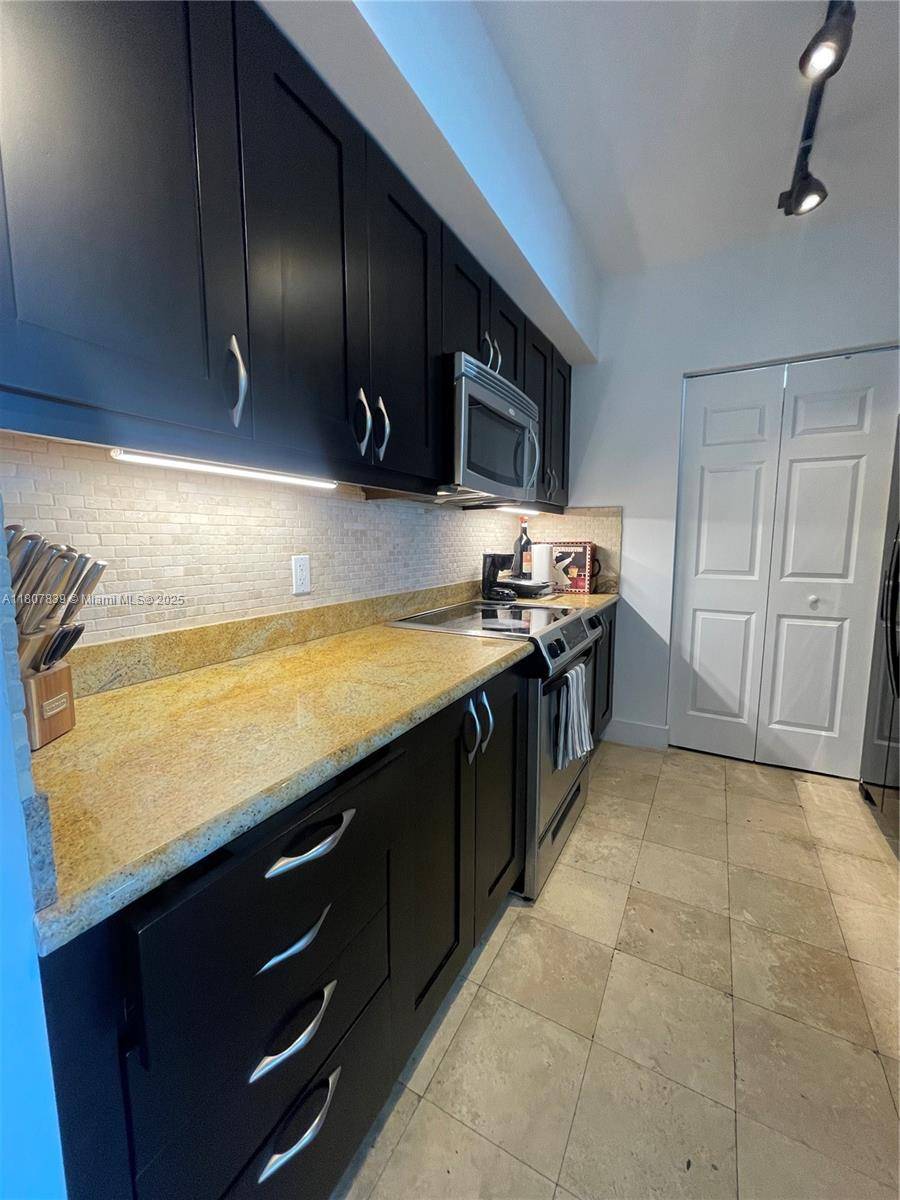 Hallandale Beach, FL 33009,1755 E Hallandale Beach Blvd #2305E