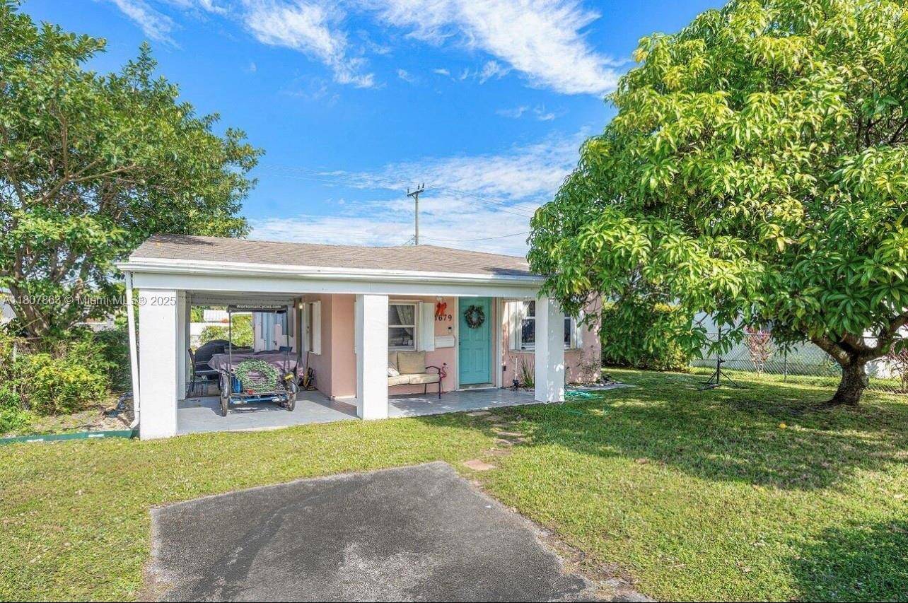 North Miami Beach, FL 33162,1679 NE 175th St