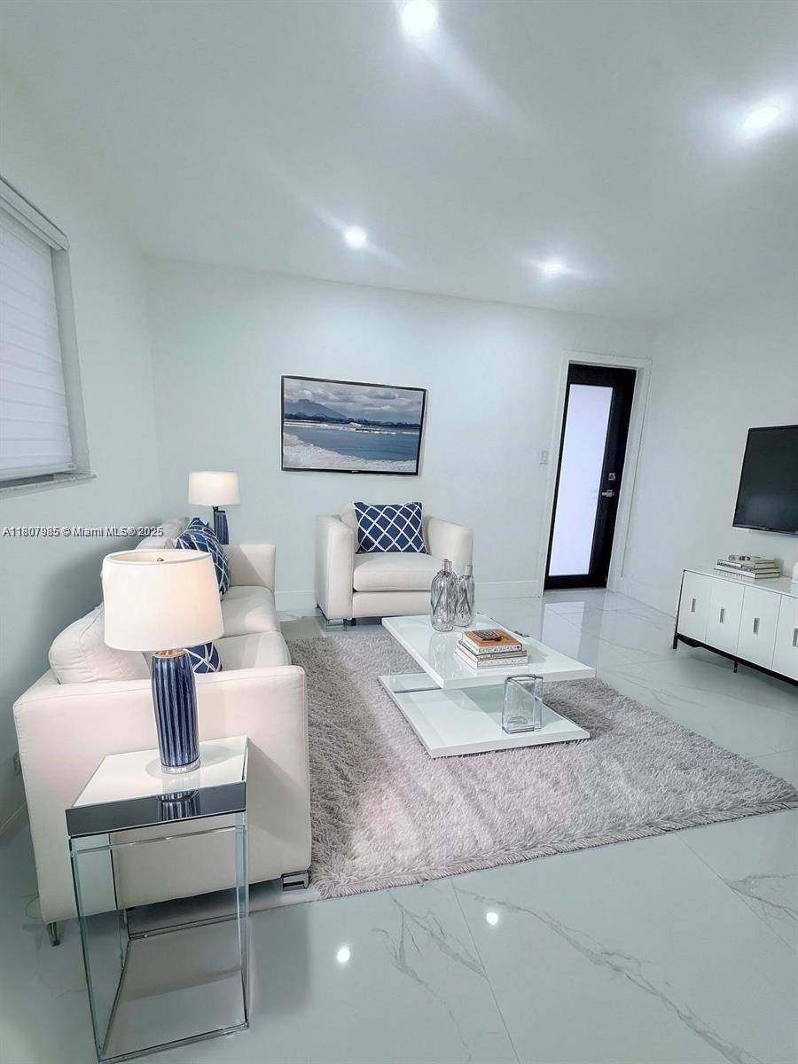 Hollywood, FL 33024,1440 N 71st Ave #2