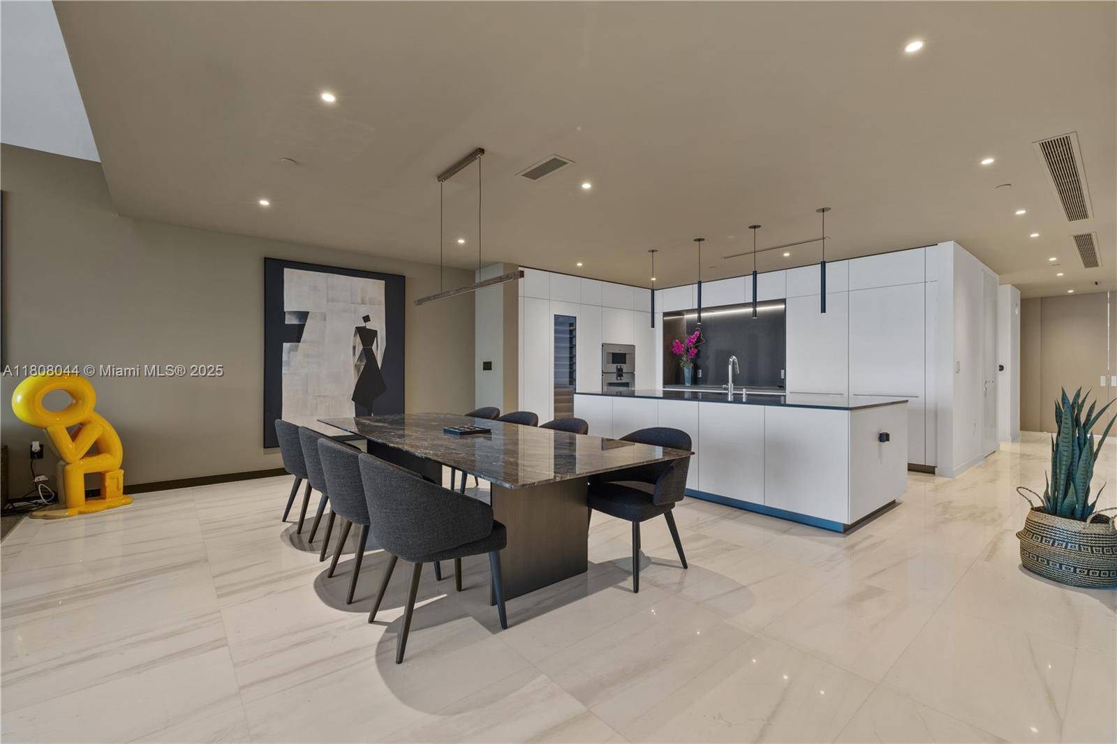 Miami, FL 33131,300 Biscayne Blvd Way #3104