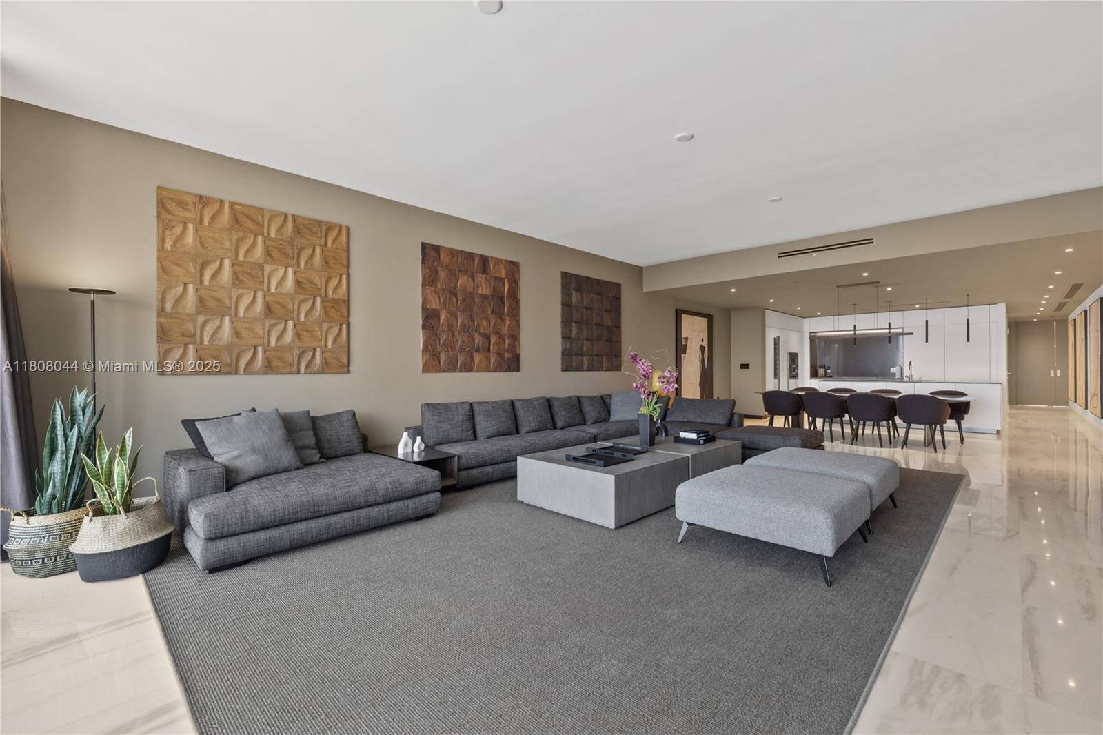 Miami, FL 33131,300 Biscayne Blvd Way #3104